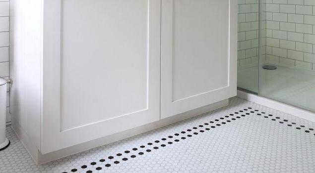 Mozaika na podłodze. Pomysł na podłogę w kuchni lub łazience