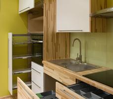 Carga i systemy szuflad w nowoczesnej kuchni